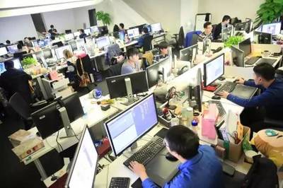 軟件技術服務行業薪酬躍居榜首 數字經濟浪潮下的新引擎